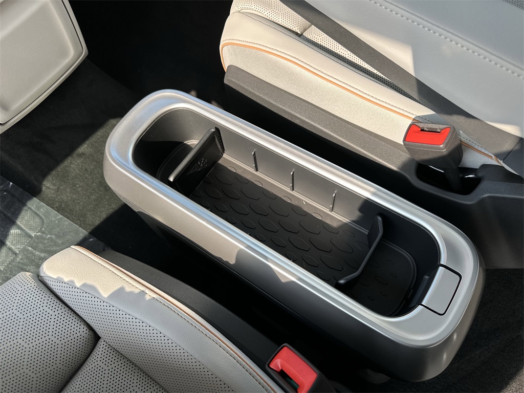 2025 Volkswagen ID. Buzz Pro S Image 25 of 33