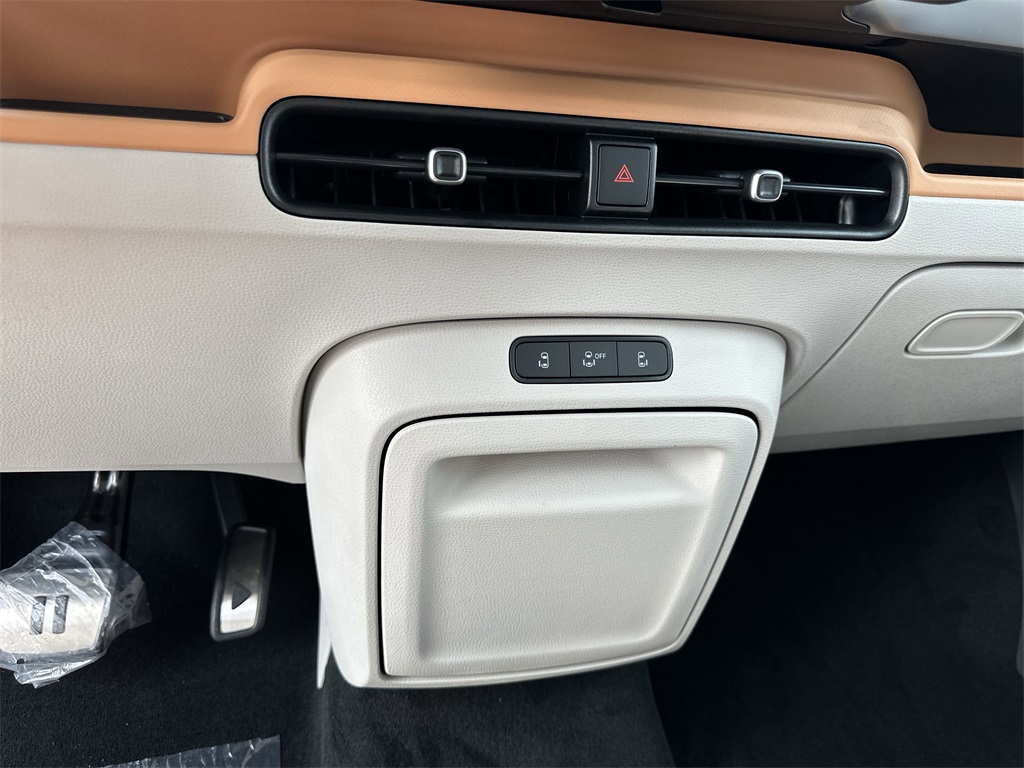 2025 Volkswagen ID. Buzz Pro S Image 18 of 33