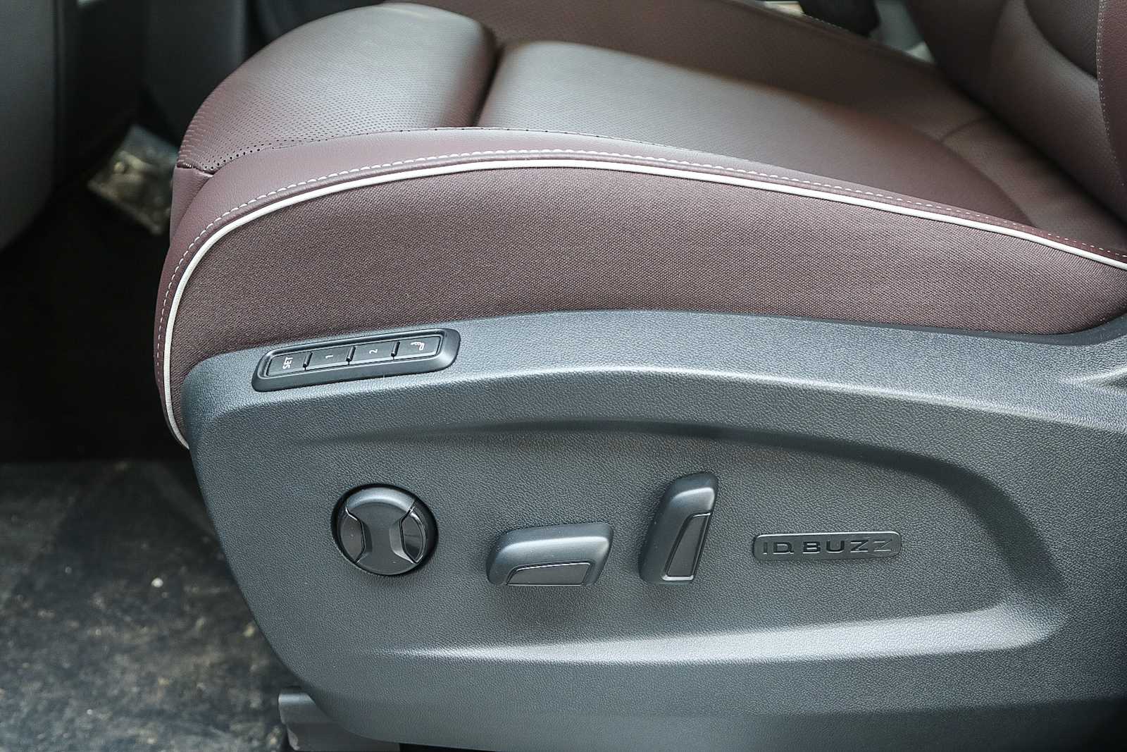 2025 Volkswagen ID. Buzz Pro S Image 37 of 41