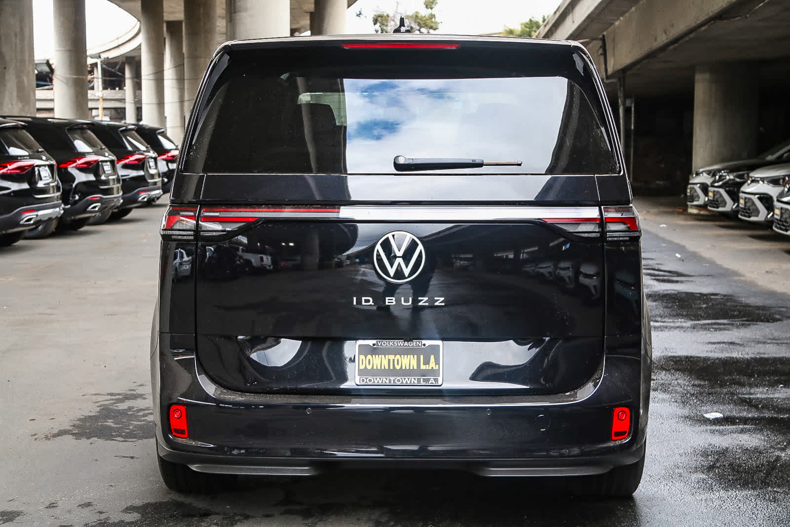 2025 Volkswagen ID. Buzz Pro S Image 8 of 41