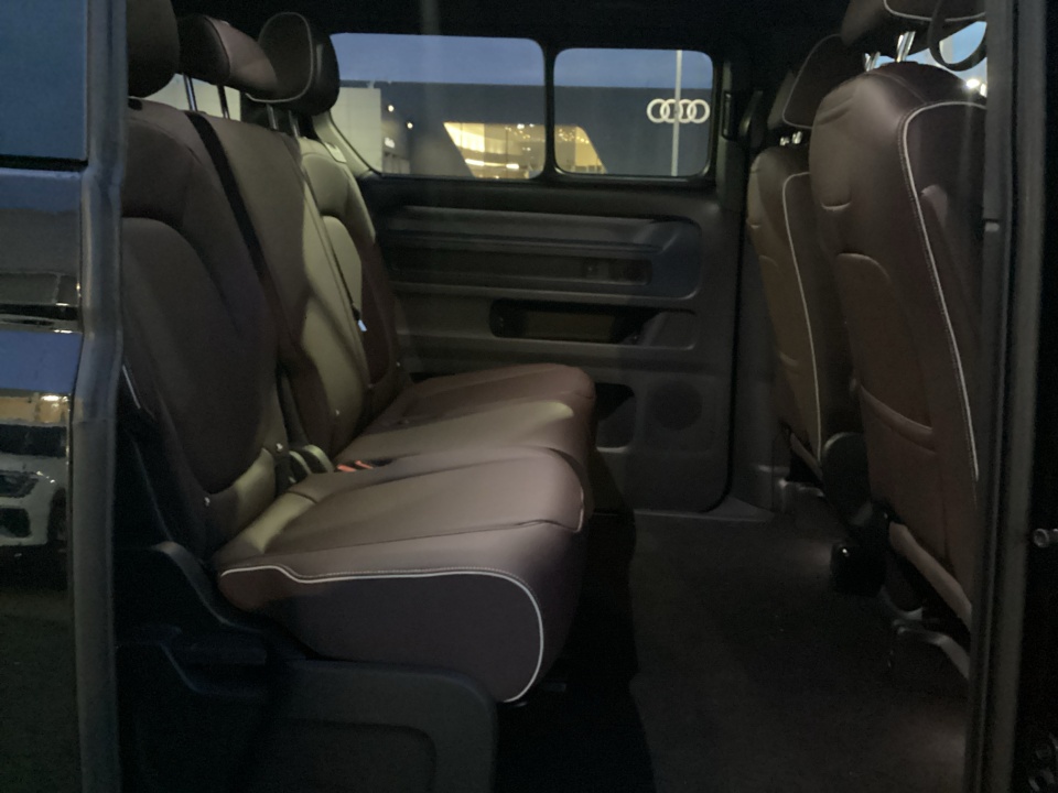 2025 Volkswagen ID. Buzz Pro S Image 17 of 34