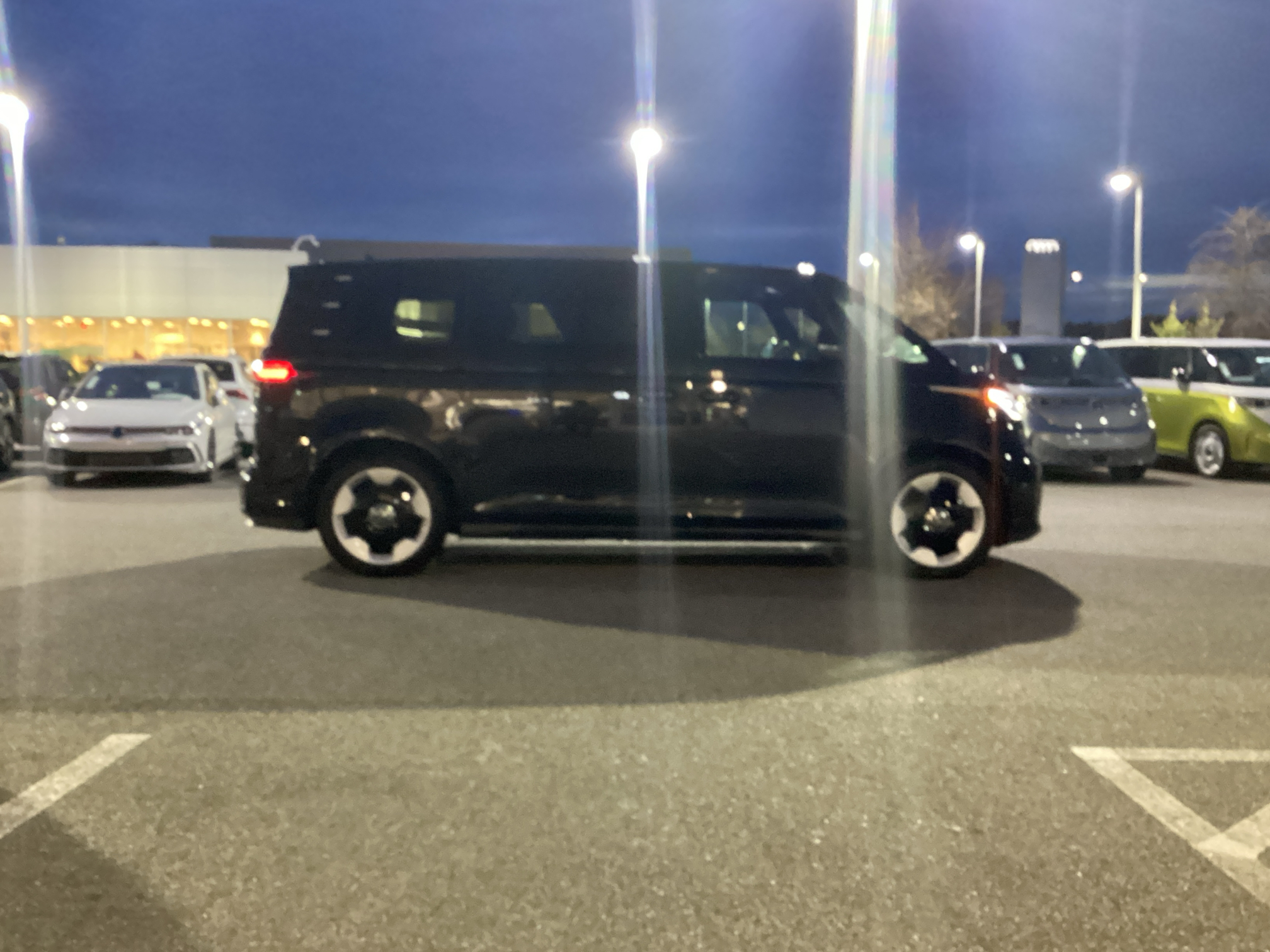 2025 Volkswagen ID. Buzz Pro S Image 5 of 34