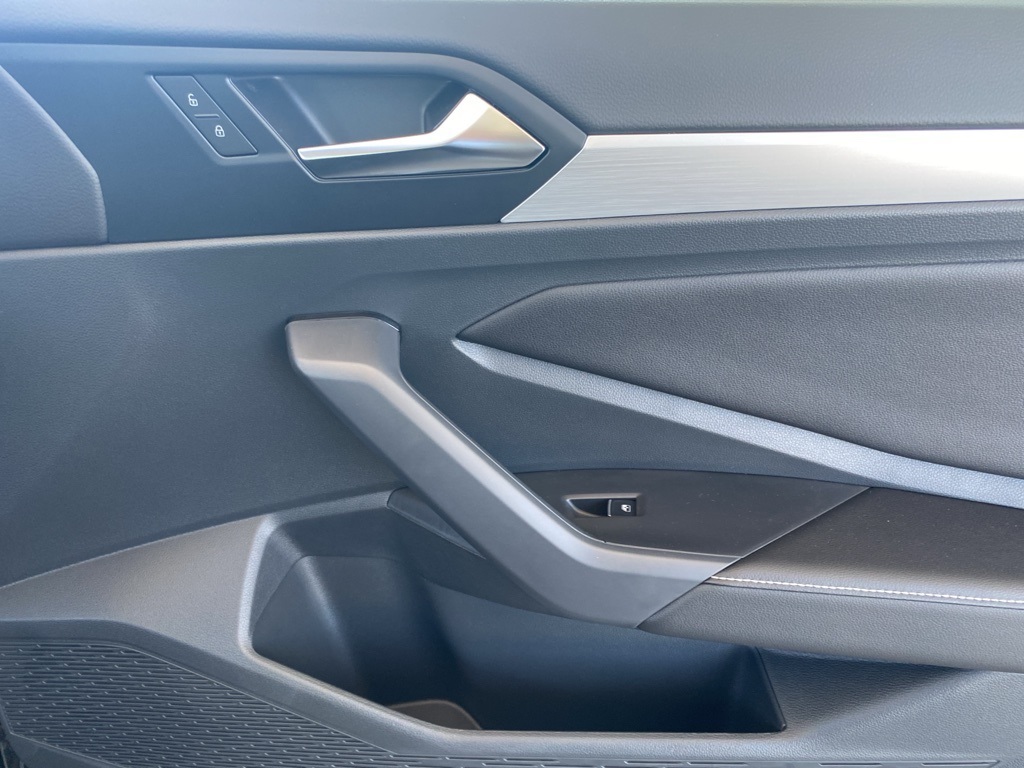 Vehicle image 23 of 31