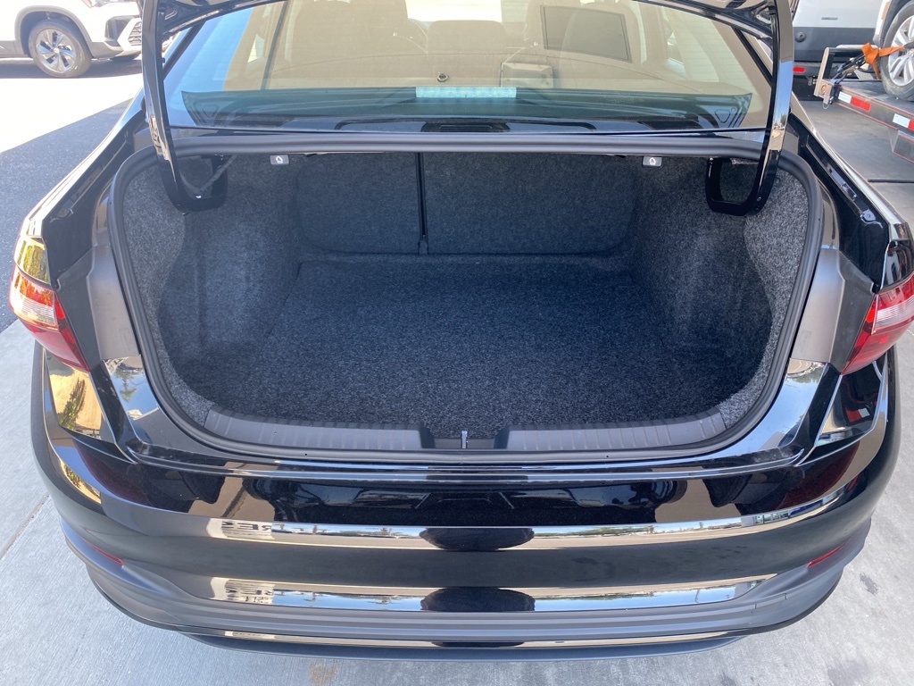 Vehicle image 9 of 31