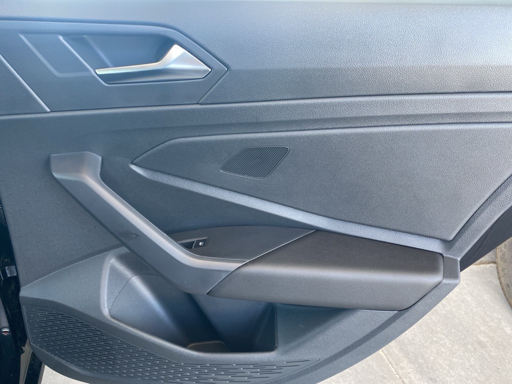 Vehicle image 22 of 31