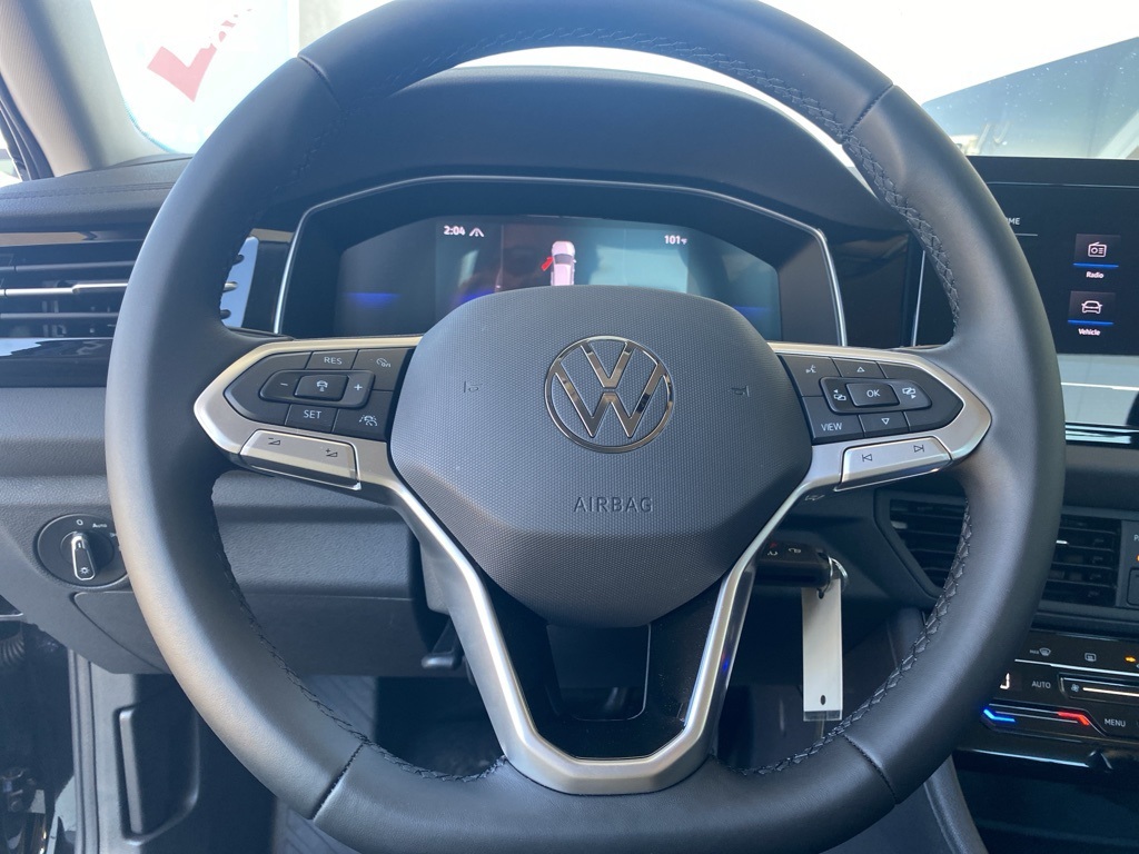 Vehicle image 16 of 31