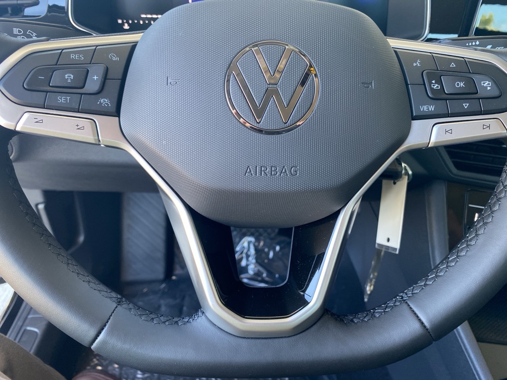 Vehicle image 17 of 31