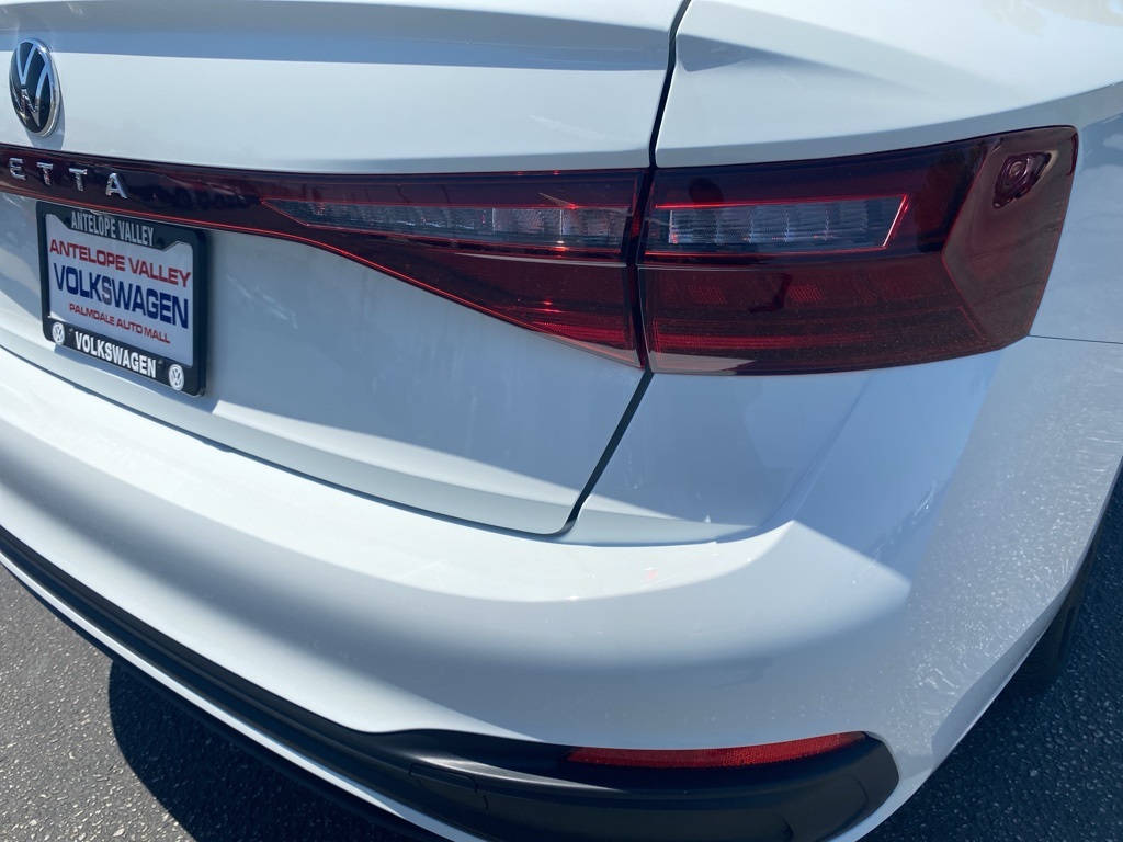 Vehicle image 25 of 31