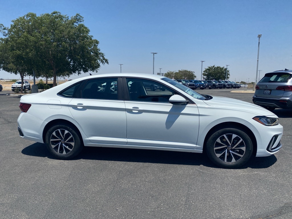 Vehicle image 4 of 31