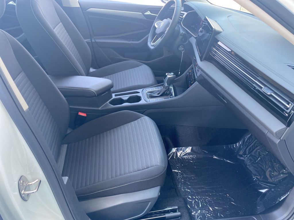 Vehicle image 14 of 31