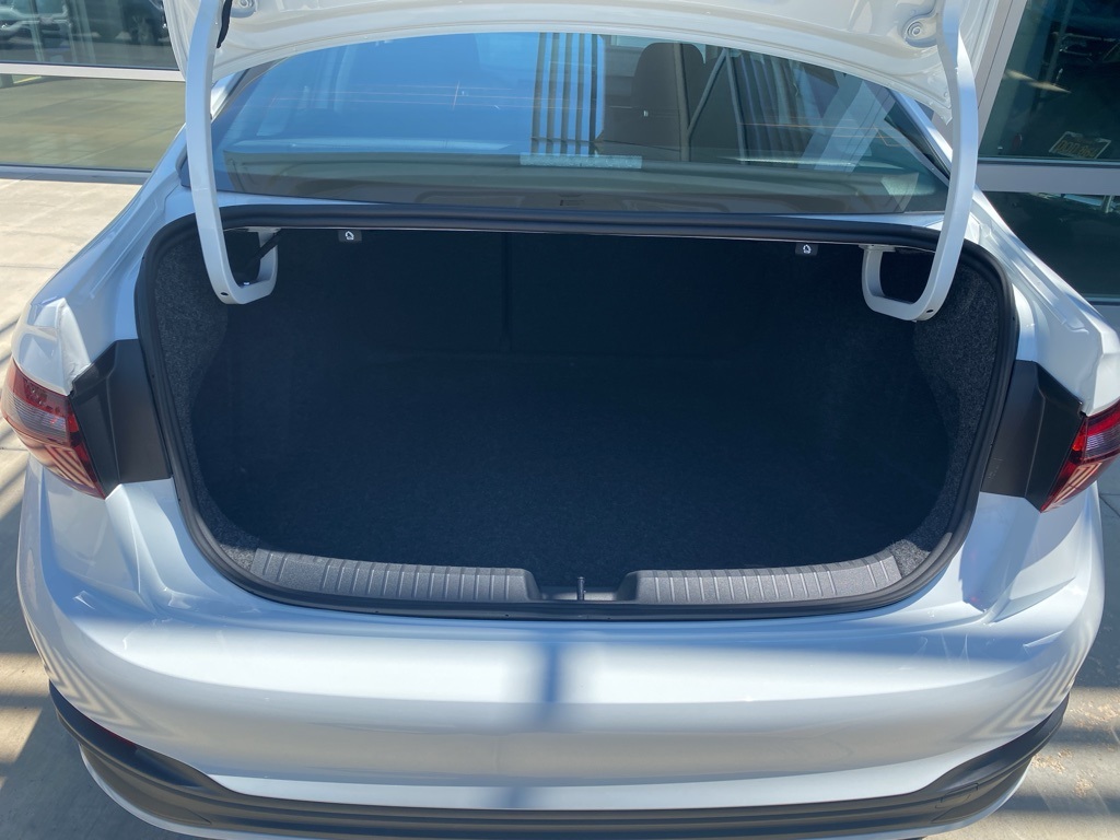 Vehicle image 11 of 31