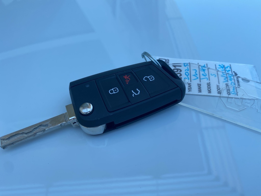 Vehicle image 24 of 31