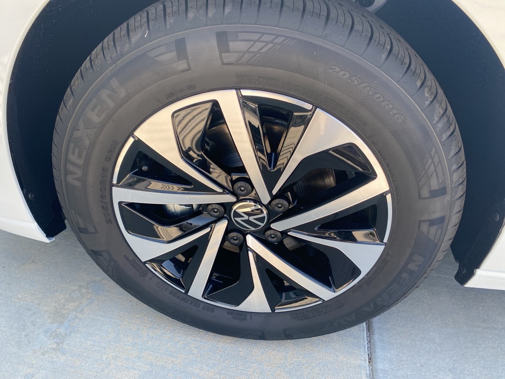 Vehicle image 10 of 31
