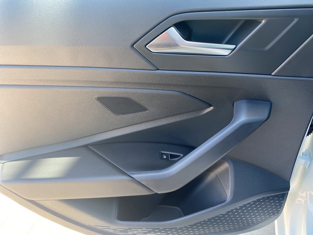 Vehicle image 20 of 31