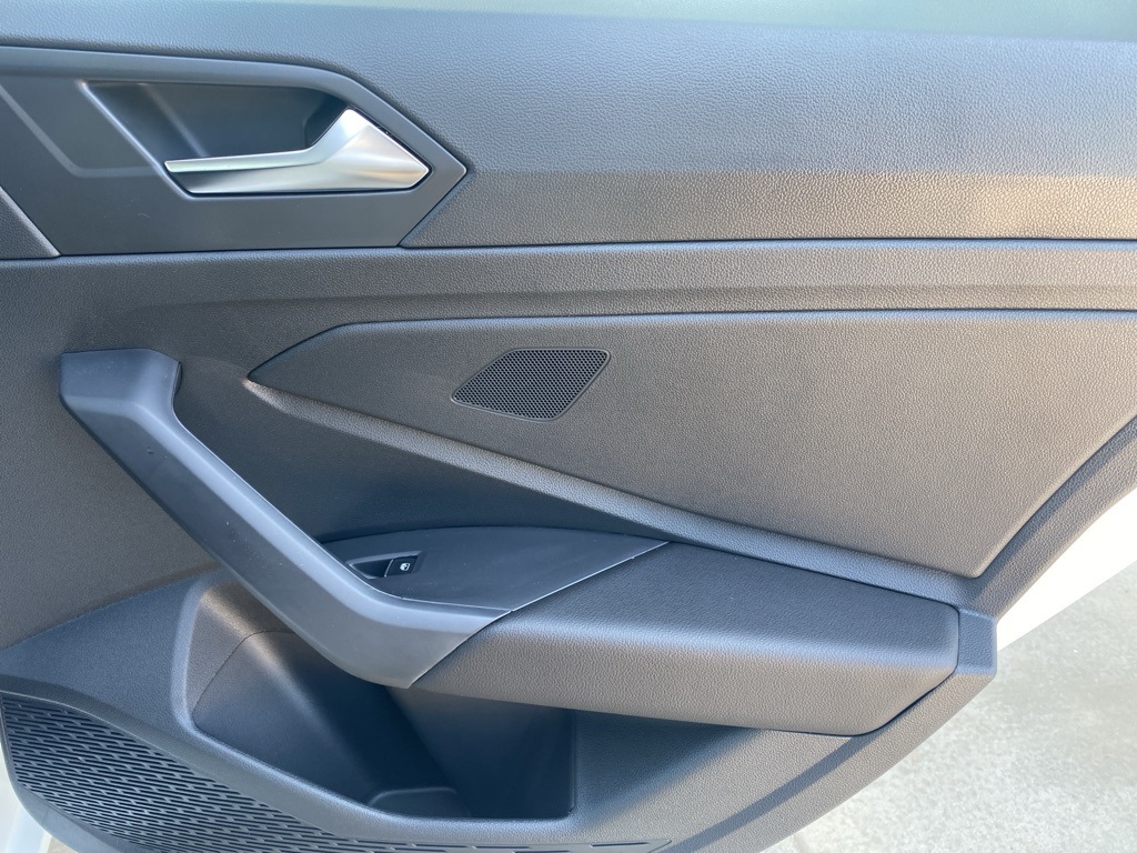 Vehicle image 21 of 31