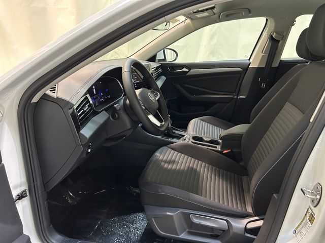 Vehicle image 14 of 40