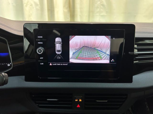Vehicle image 21 of 40