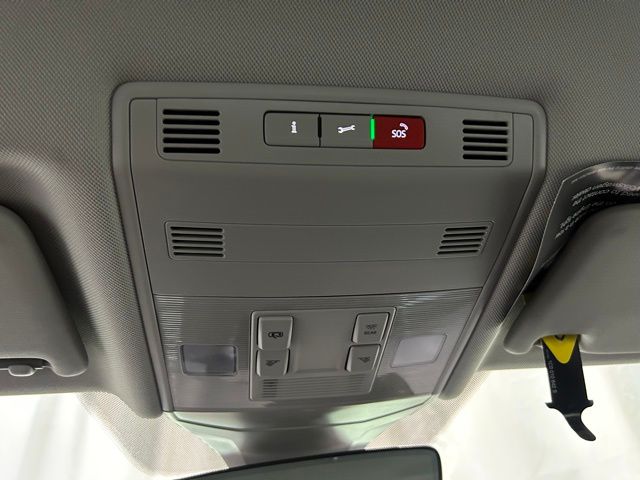 Vehicle image 23 of 40