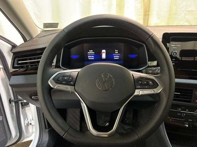 Vehicle image 15 of 40