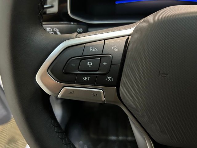 Vehicle image 16 of 40