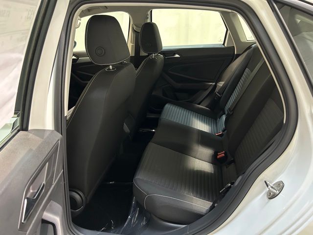 Vehicle image 28 of 40