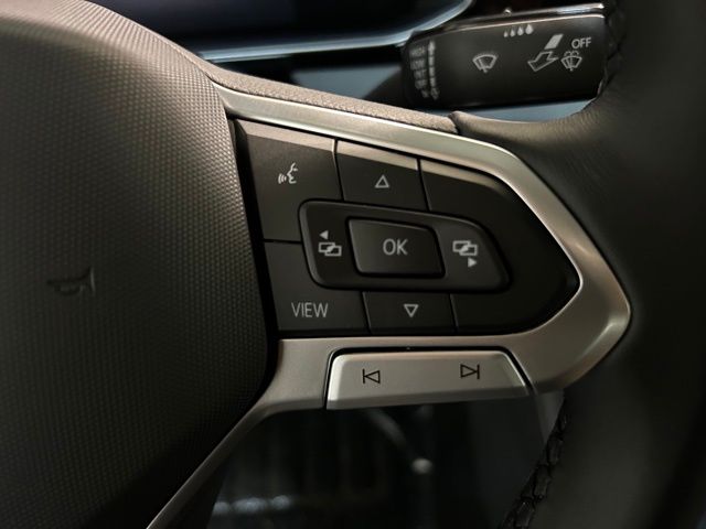 Vehicle image 17 of 40