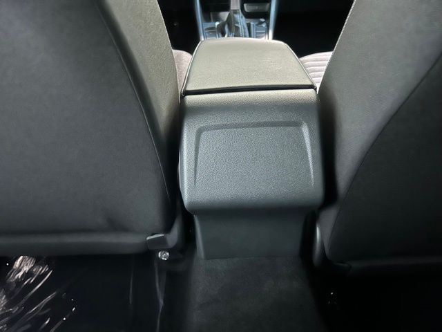 Vehicle image 29 of 40