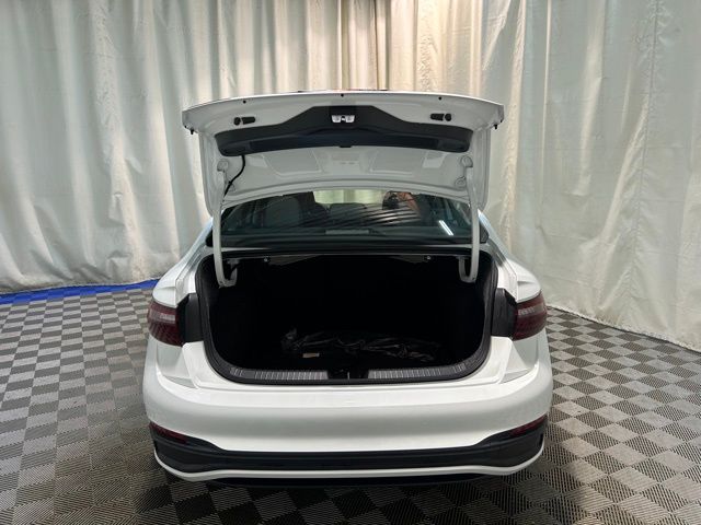 Vehicle image 36 of 40