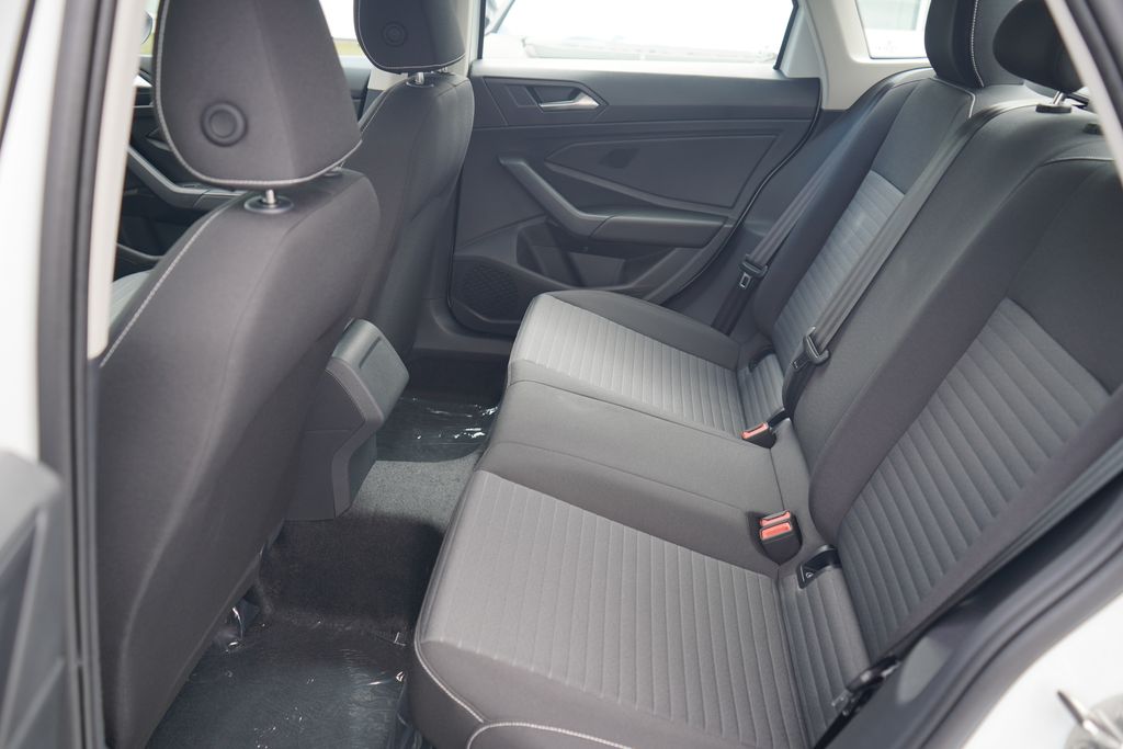 Vehicle image 9 of 12