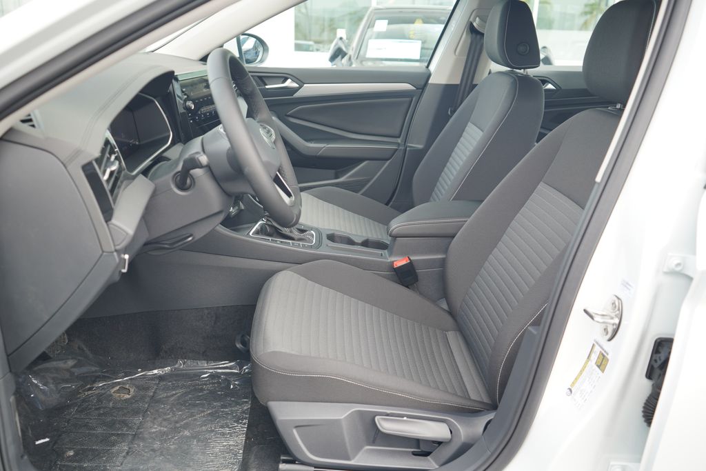 Vehicle image 8 of 12