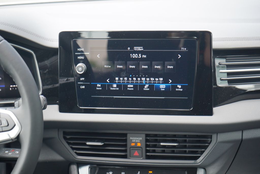 Vehicle image 11 of 12