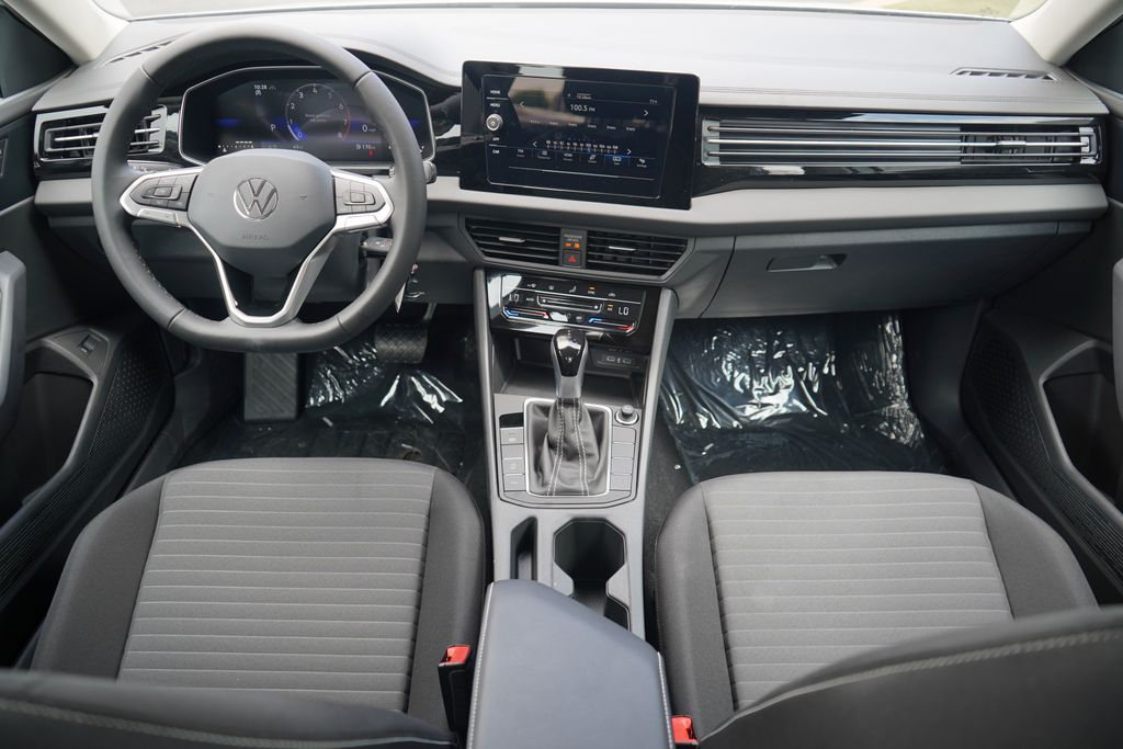 Vehicle image 10 of 12