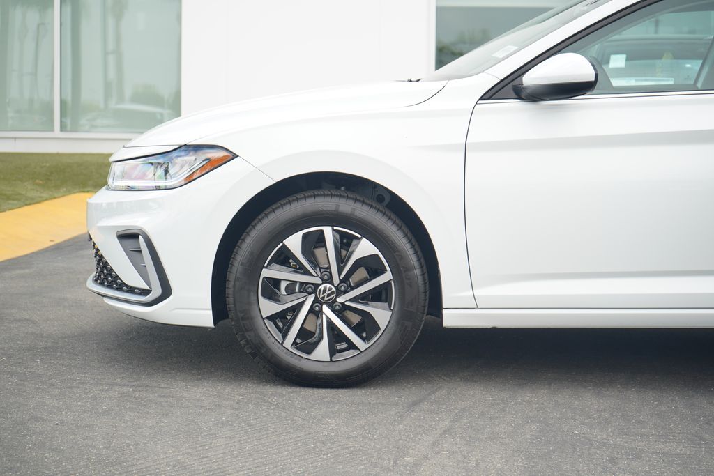 Vehicle image 6 of 12