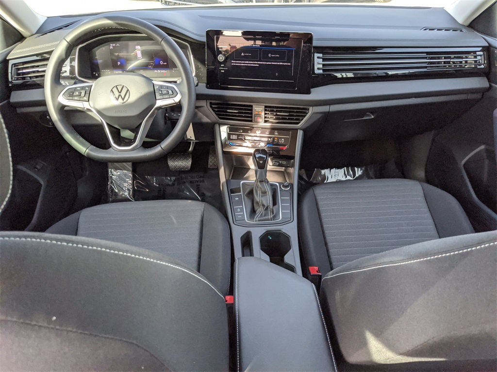 Vehicle image 14 of 25