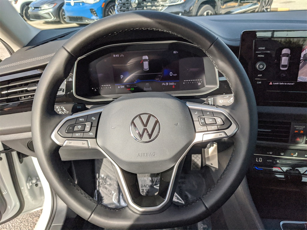 Vehicle image 23 of 25