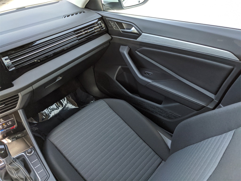 Vehicle image 11 of 25