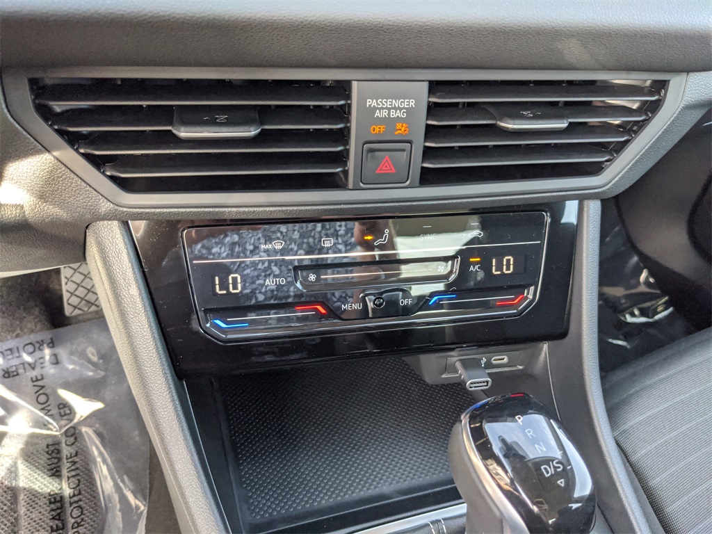 Vehicle image 17 of 25