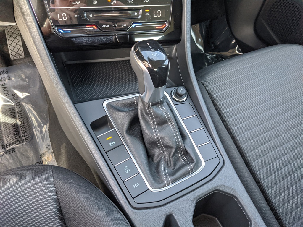 Vehicle image 18 of 25