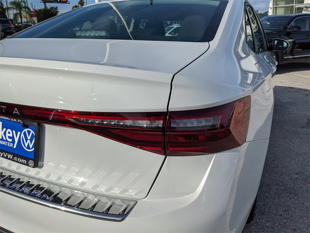 Vehicle image 22 of 25