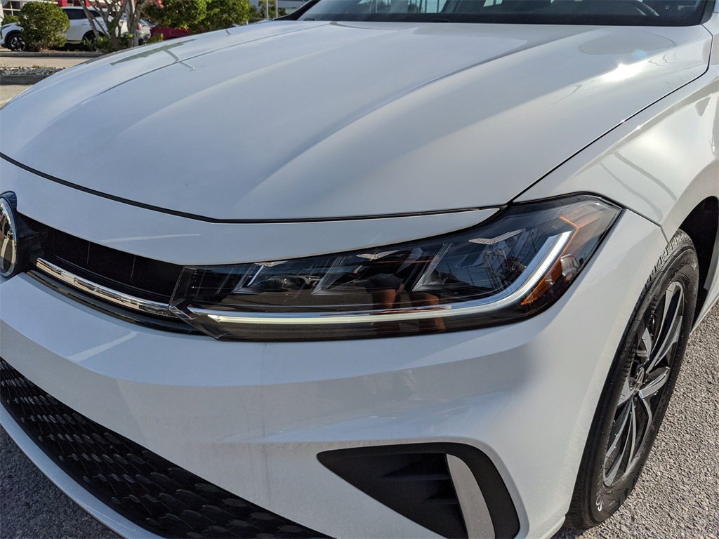 Vehicle image 24 of 25