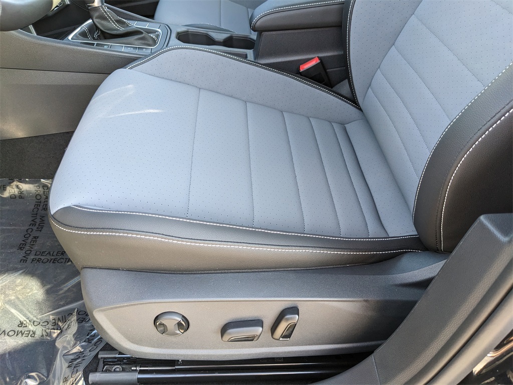 Vehicle image 19 of 27