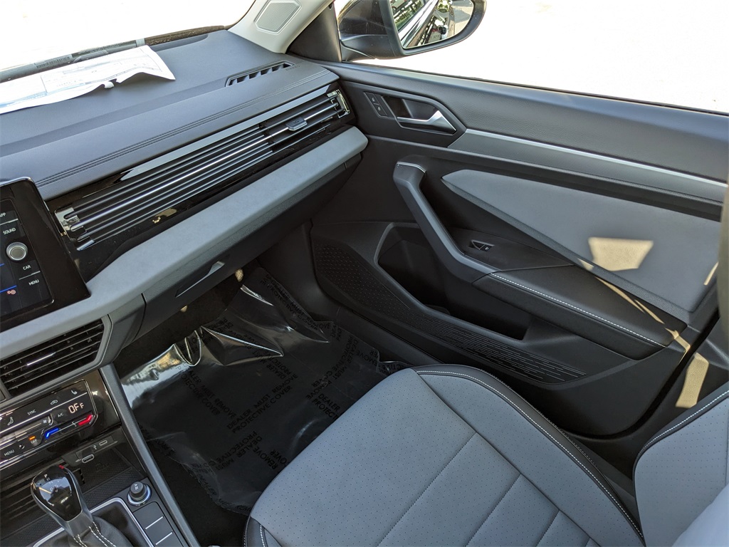 Vehicle image 23 of 27