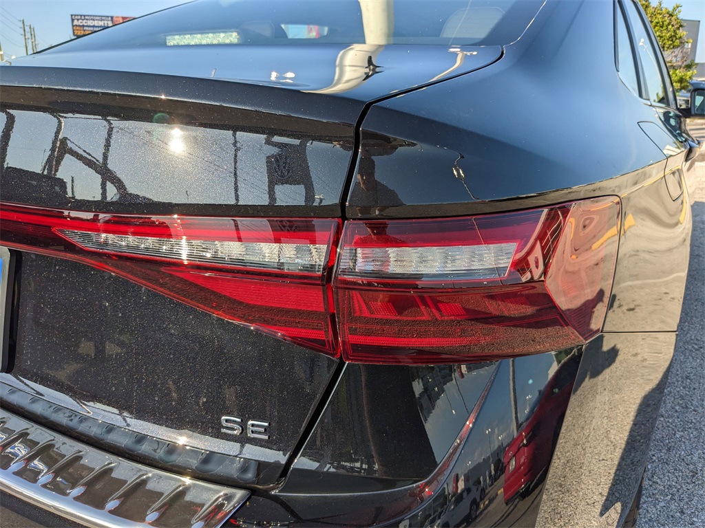 Vehicle image 10 of 27