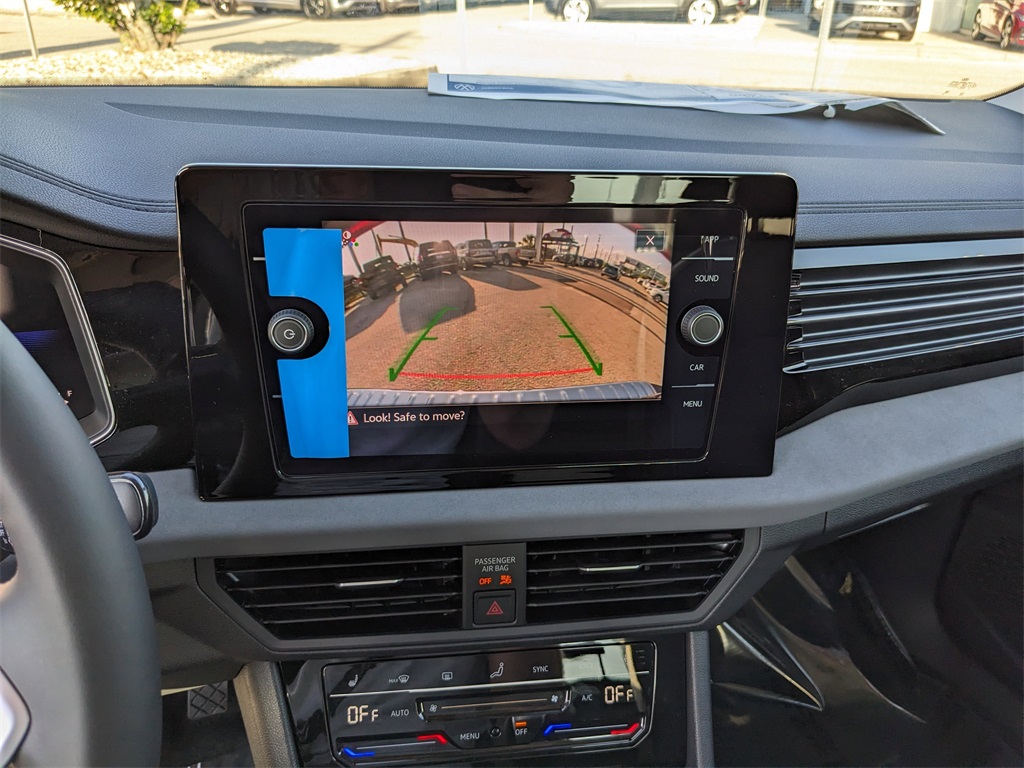 Vehicle image 17 of 27