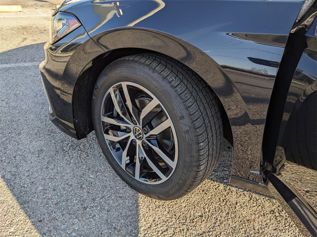 Vehicle image 9 of 27