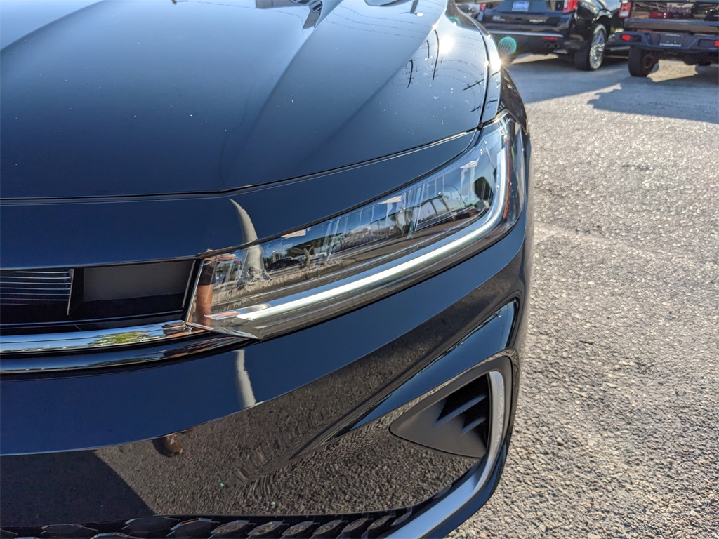 Vehicle image 24 of 27