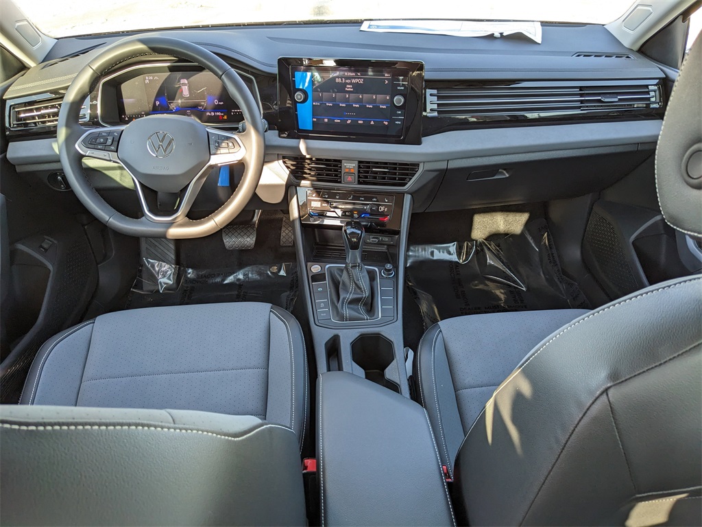Vehicle image 15 of 27