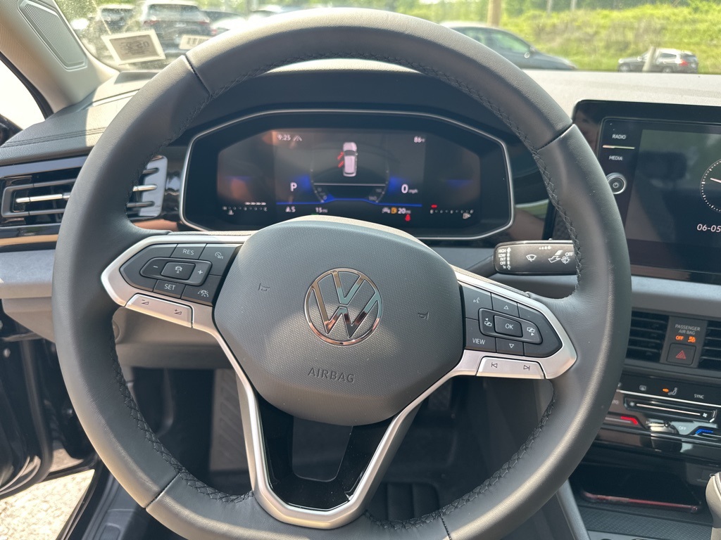 Vehicle image 10 of 17