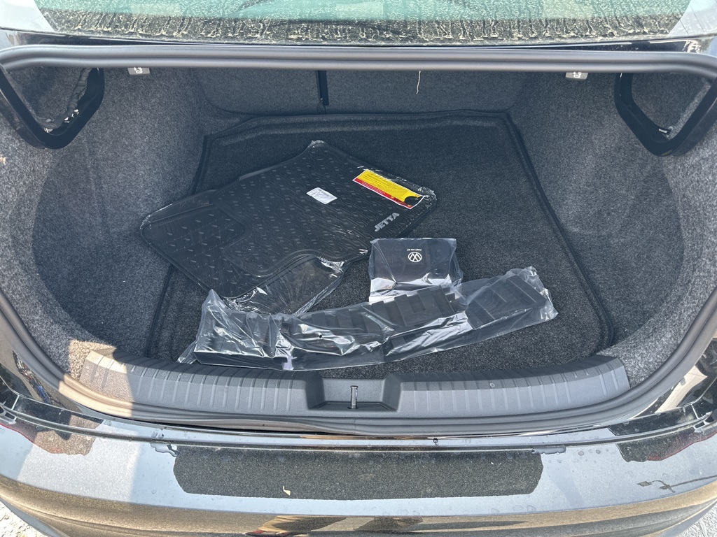 Vehicle image 6 of 17