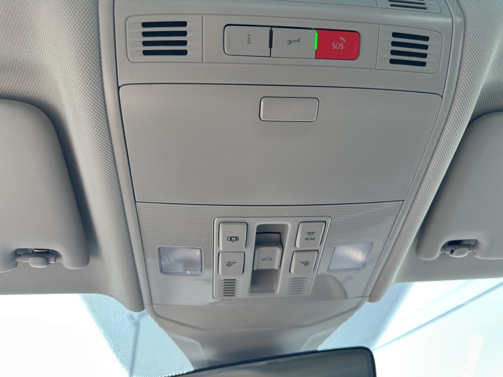 Vehicle image 13 of 17
